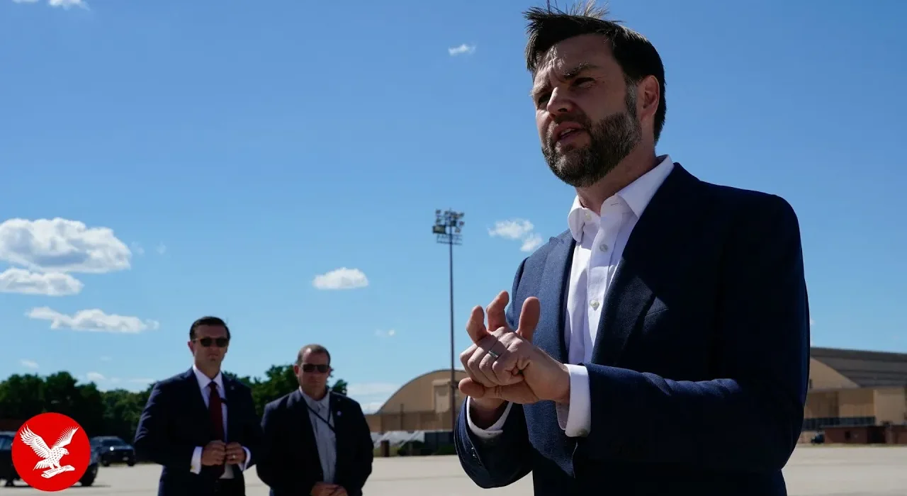 Vice President JD Vance speaking to reporters at Joint Base Andrews before departing for Switzerland. Sumber: The New Indian Express / US Vice President JD Vance arrives in Switzerland to launch talks ...